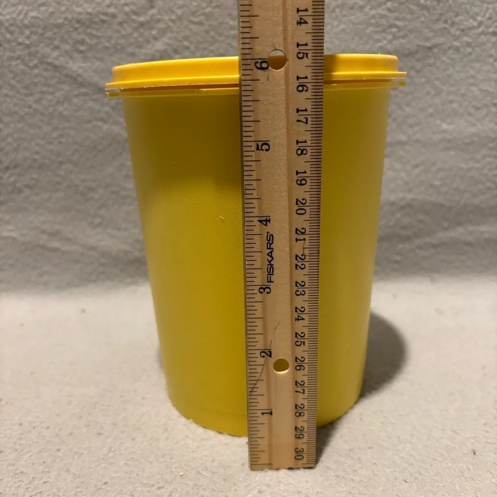 Tupperware Vintage Yellow Canister 811-14 with Starburst Lid Approximate 6